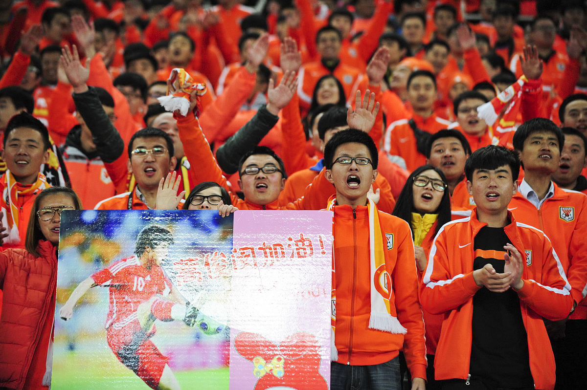 比赛中球员发挥出色,助球队夺得胜利 比赛中球员发挥出色,助球队夺得胜利