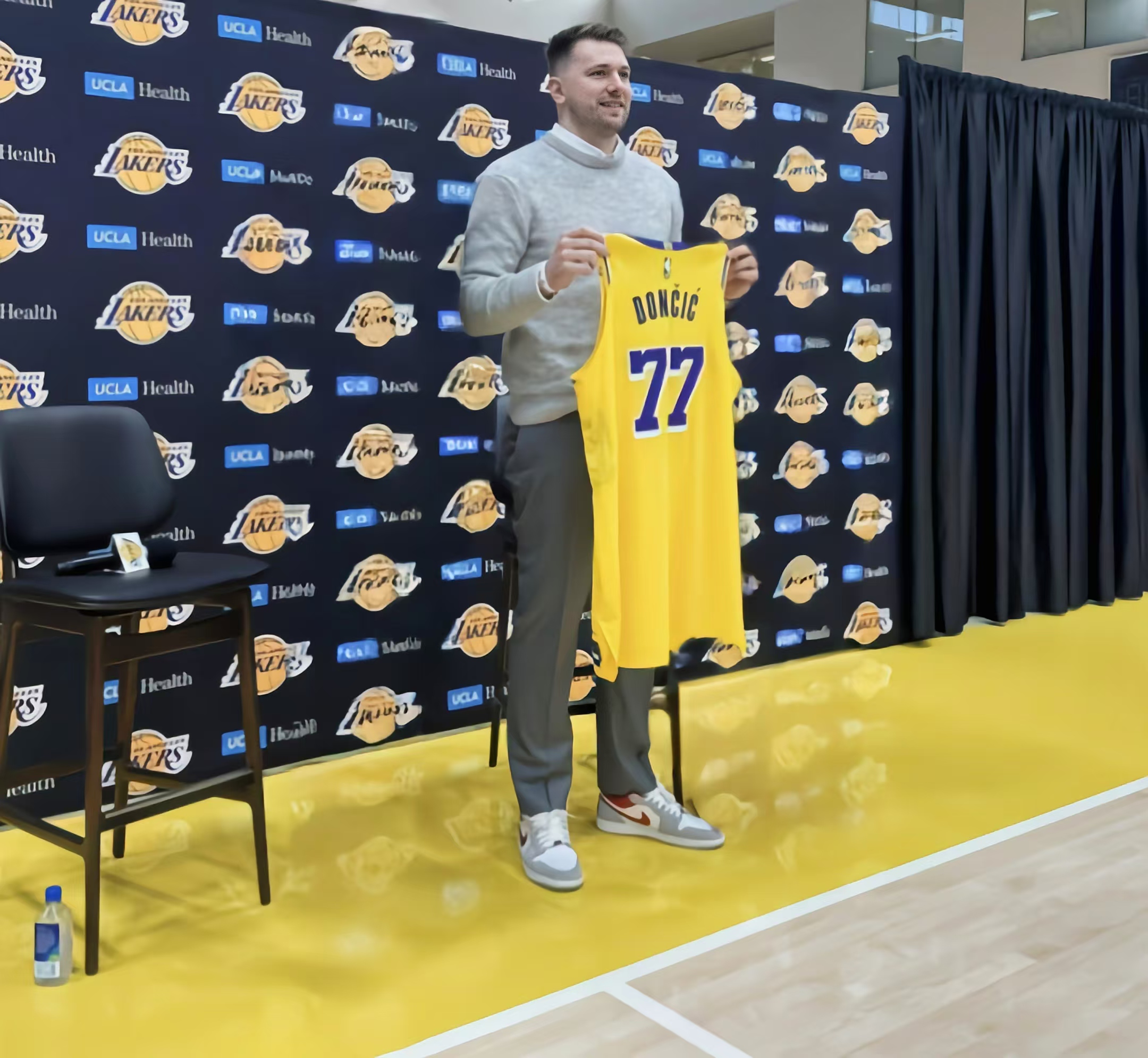 开云体育在线-关于独行侠新秀表现抢眼，成为全明星热门人选的信息