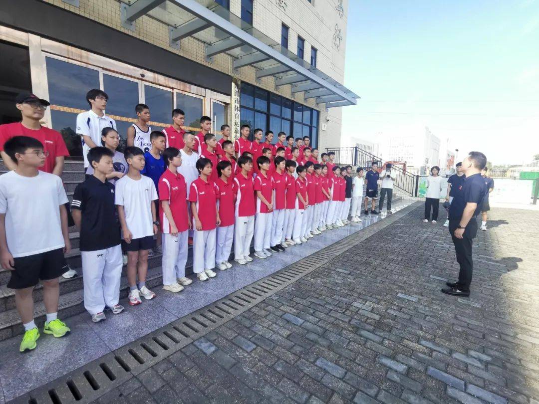 科隆球队迎战强敌,备战训练全力以赴迎接挑战的简单介绍 科隆球队迎战强敌,备战训练全力以赴迎接挑战的简单介绍