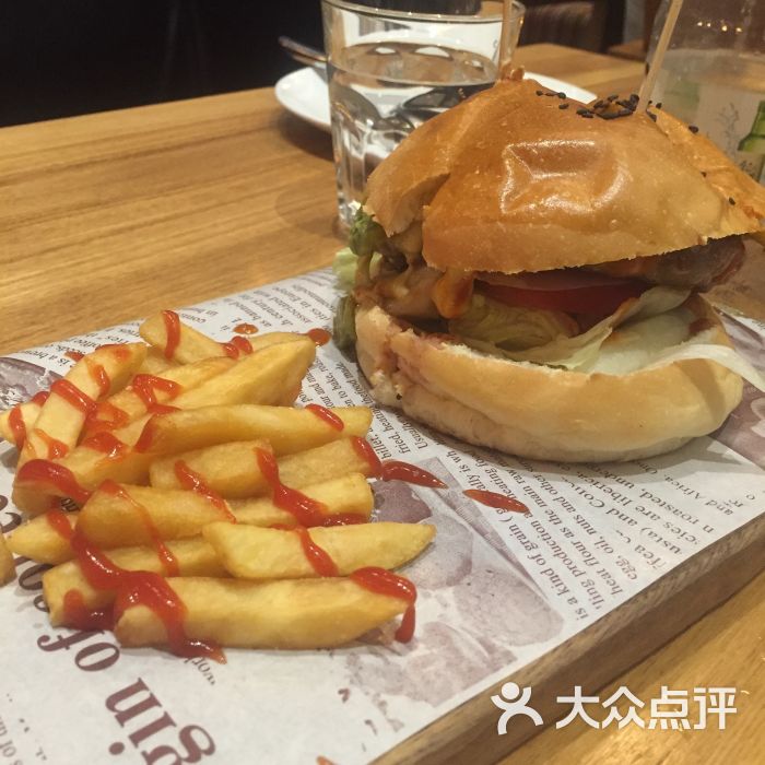 开云体育中国官网-汉堡队长精彩助攻，助球队取得宝贵三分的简单介绍