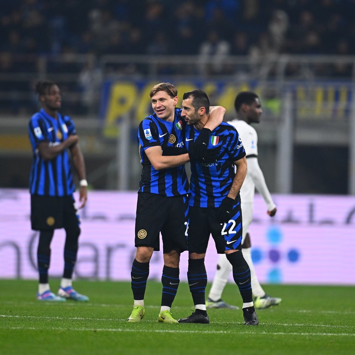 关于帕尔马球员集体庆祝胜利,团结一心的信息 关于帕尔马球员集体庆祝胜利,团结一心的信息