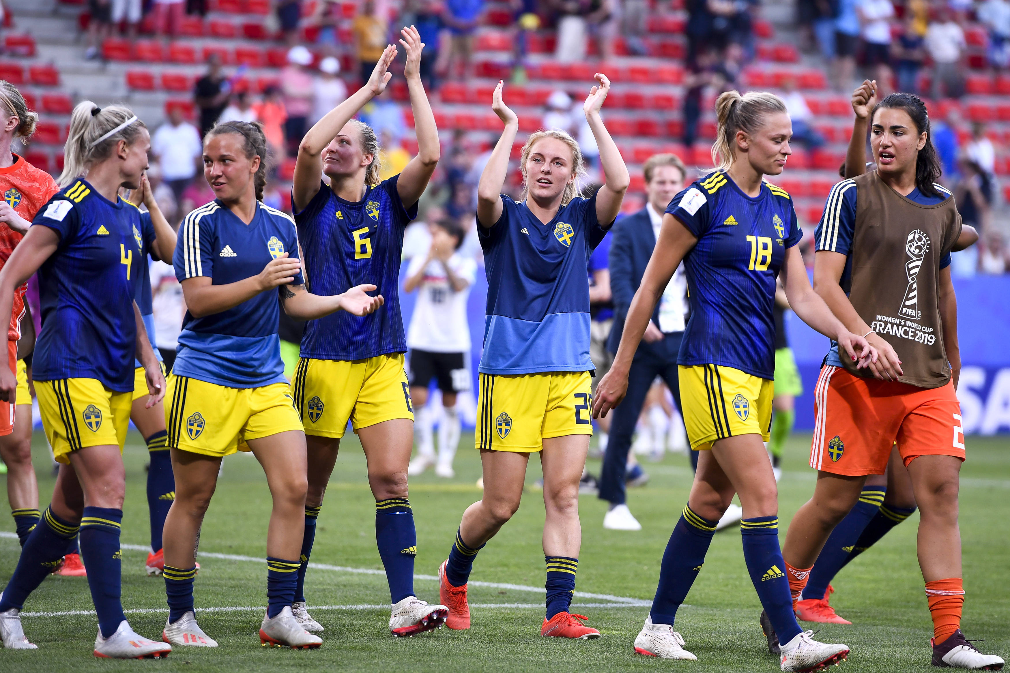 瑞典女足尽展风采，赢得掌声
