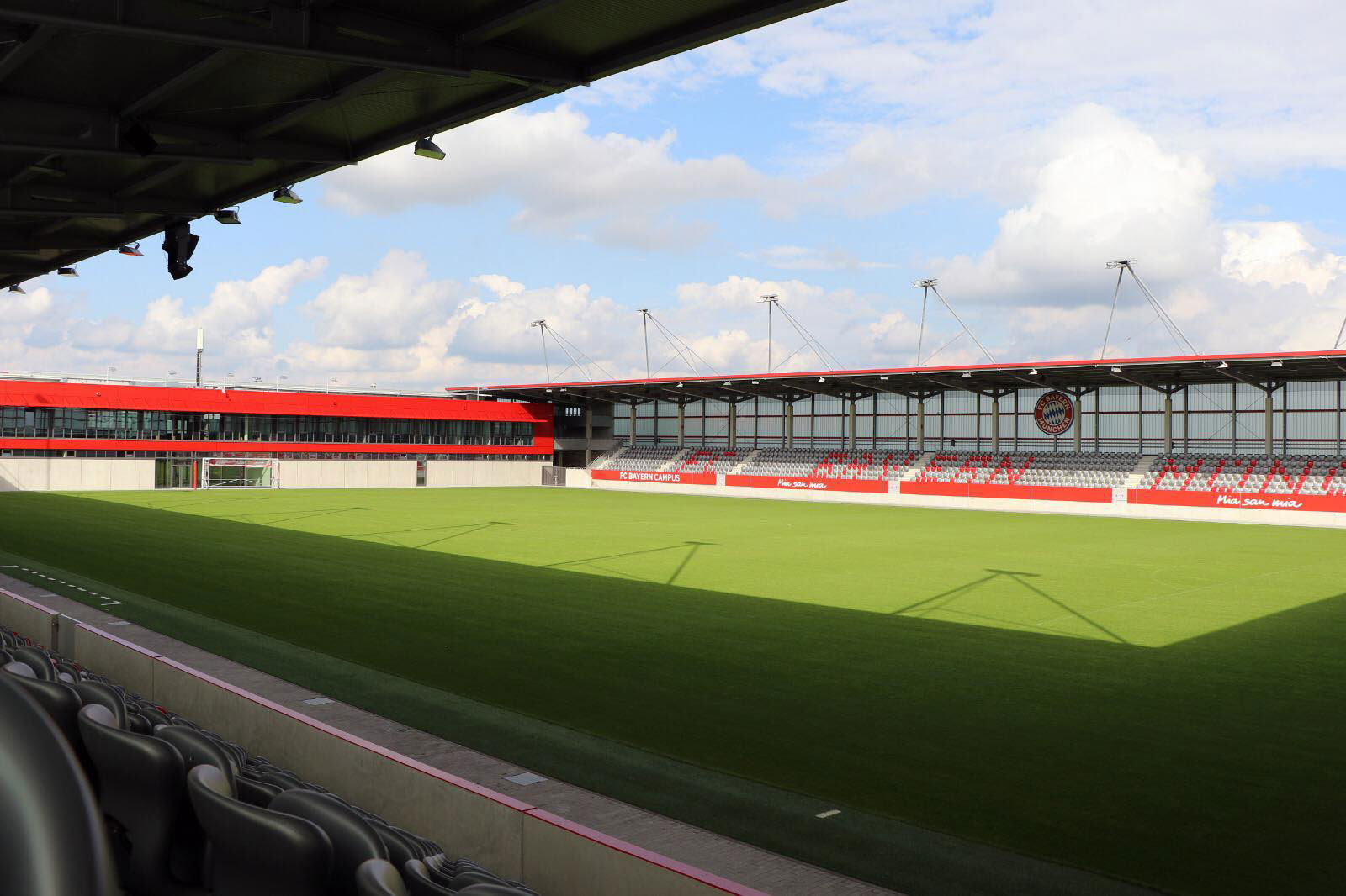 包含拜仁慕尼黑球队以绝对优势夺得冠军的词条