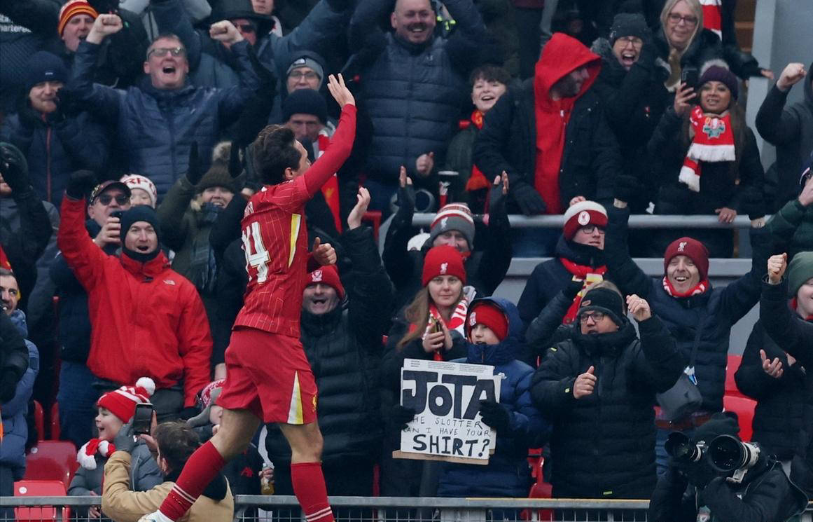 开云体育入口-包含球员转会市场轮番交易，动荡时期来临的词条