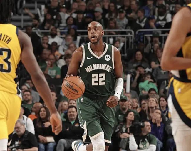 雄鹿完胜国王，继续领跑东部