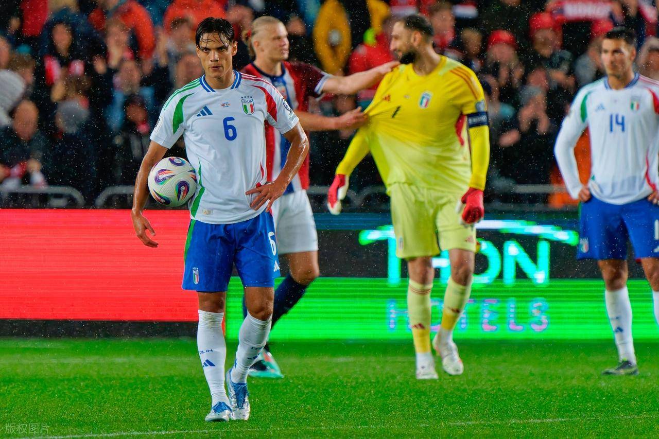 意大利在对阵冰岛的比赛中以-险胜