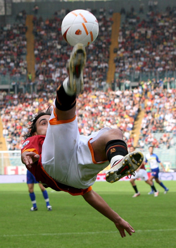 包含罗马客场战胜切沃，保持在积分榜上的稳定的词条