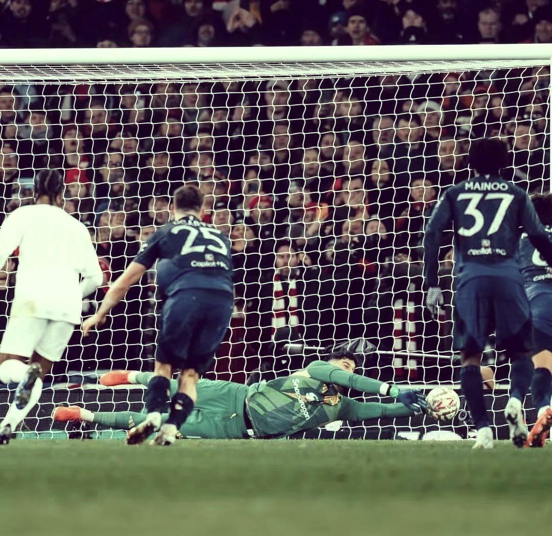 开云体育官网入口-关于里昂主力中场因伤休战两轮，球队遭遇挑战的信息