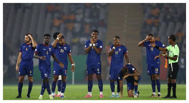 南非队与加纳队在非洲进行热身赛