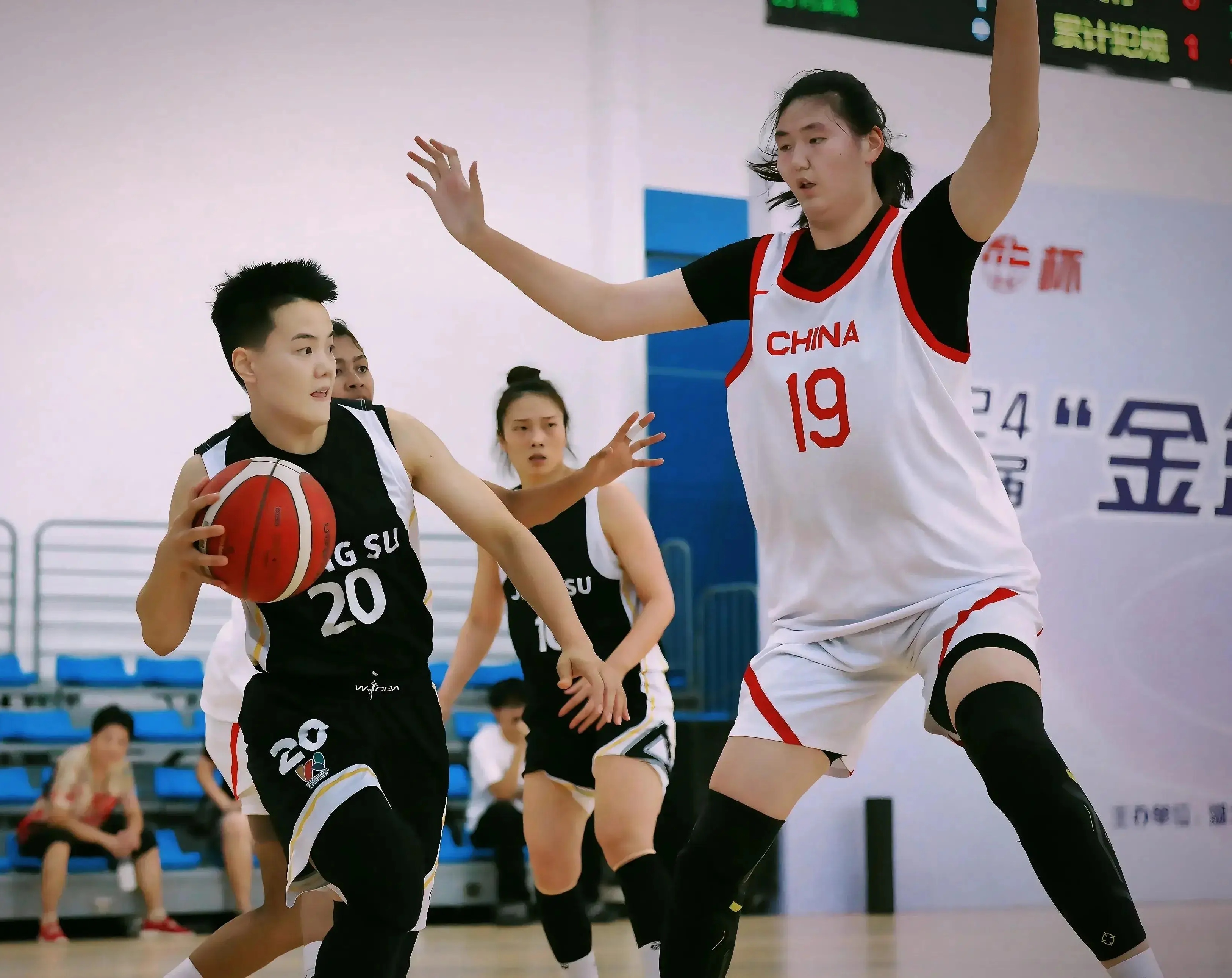 开云体育网页版-包含全队备战，球员展现出色表现的词条