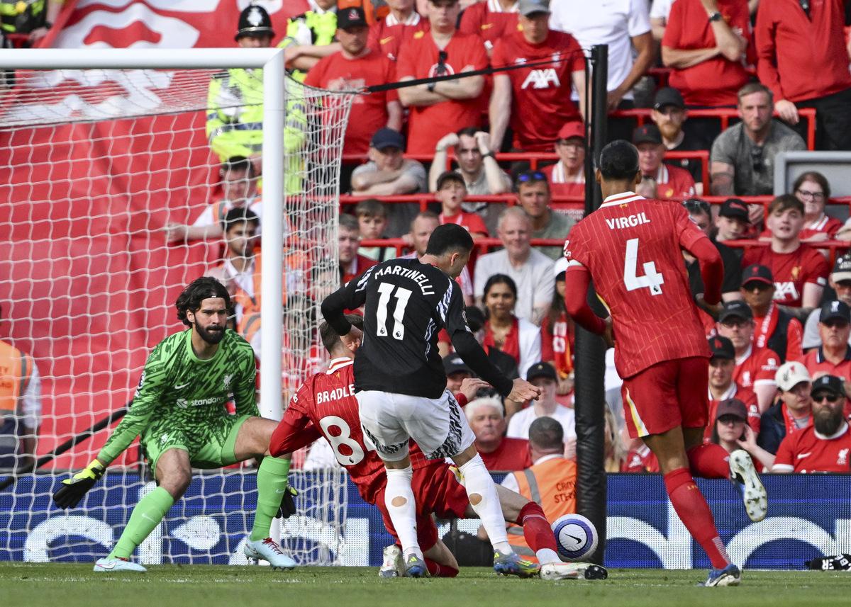 沃特福德客场战平南安普顿，暂时摆脱降级危机的简单介绍