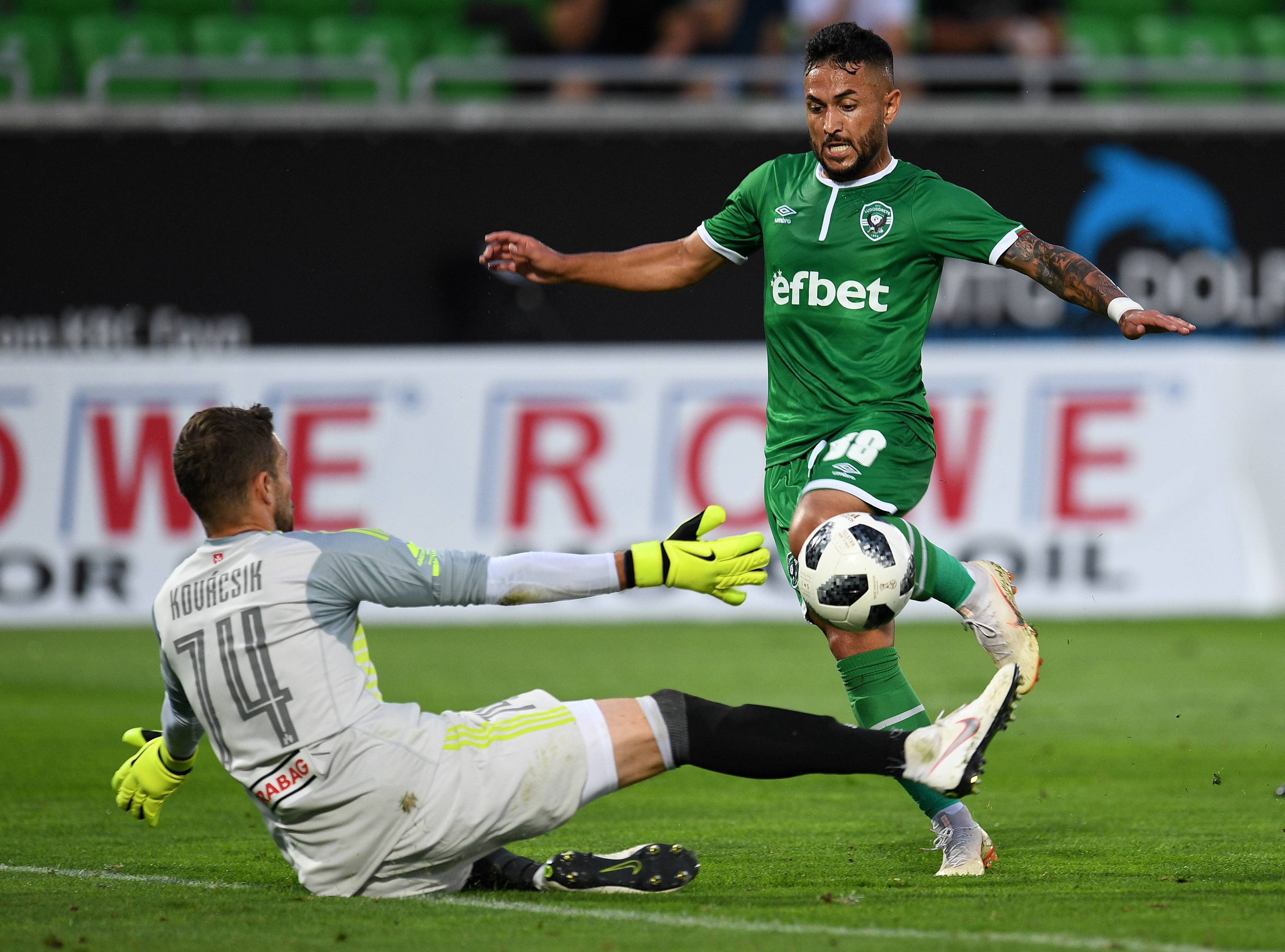 曼城战平尤文，遭遇老妇人铁壁封堵